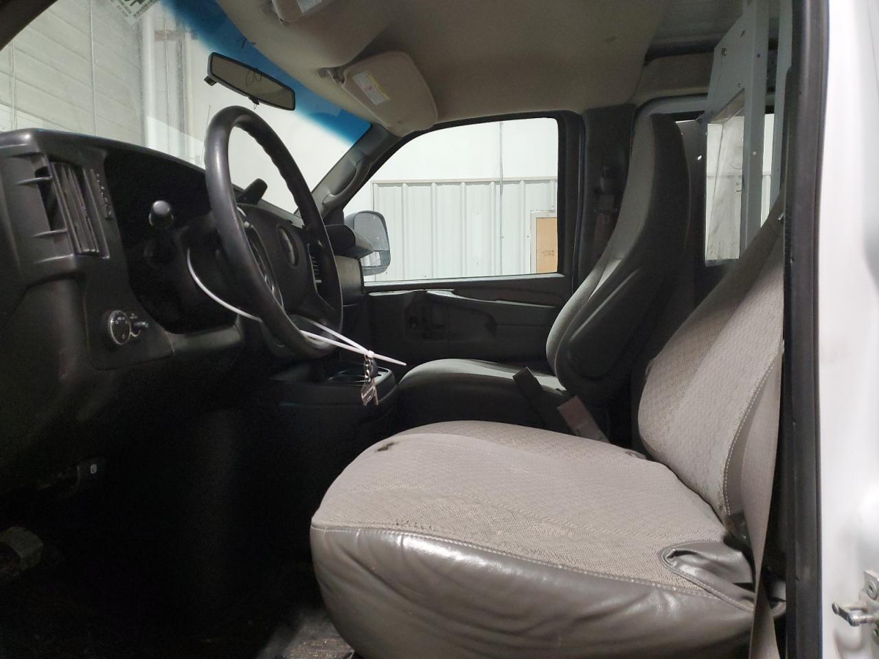2015 Chevrolet Express - Image 7
