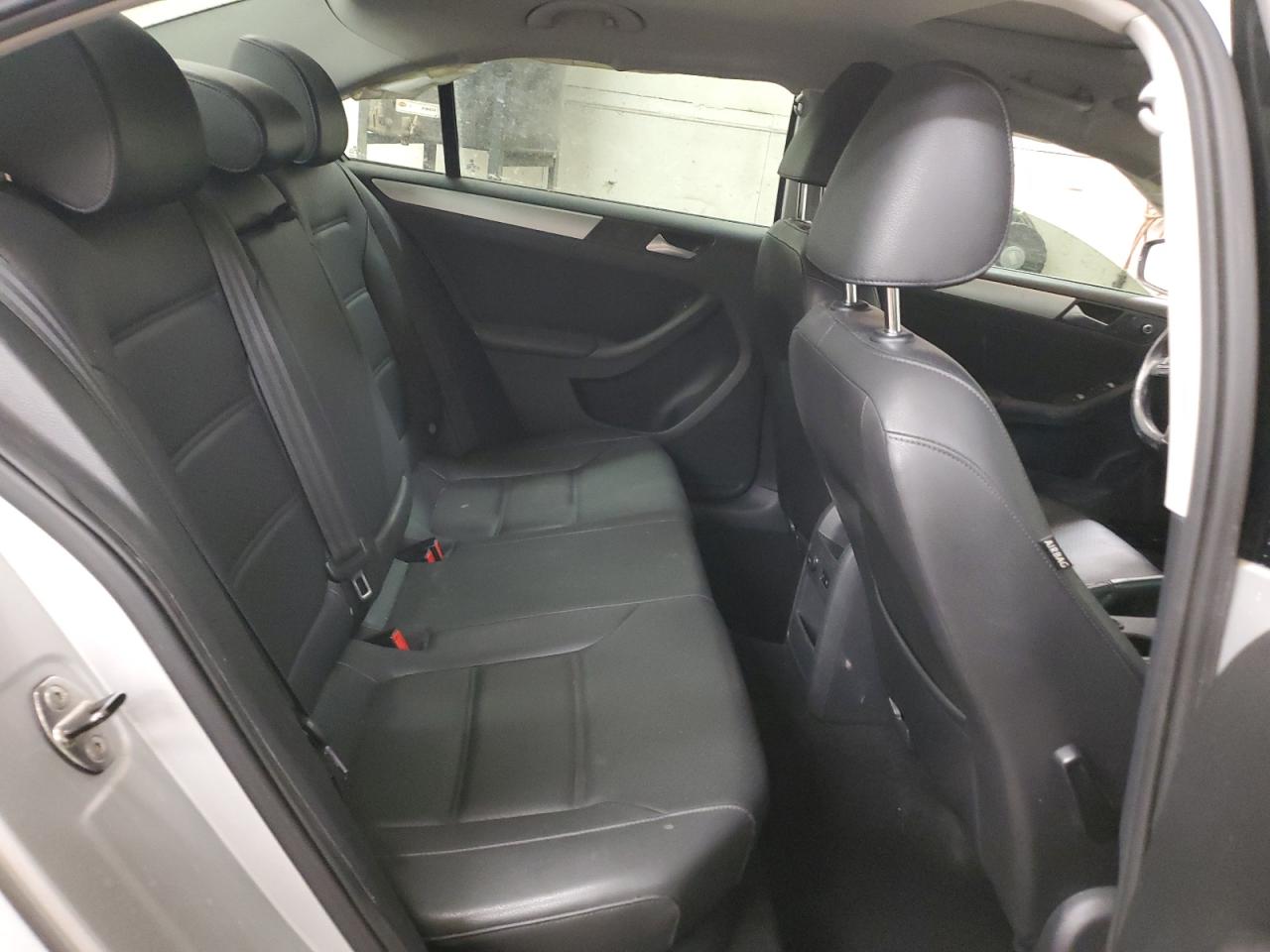 2014 Volkswagen Jetta - Image 10