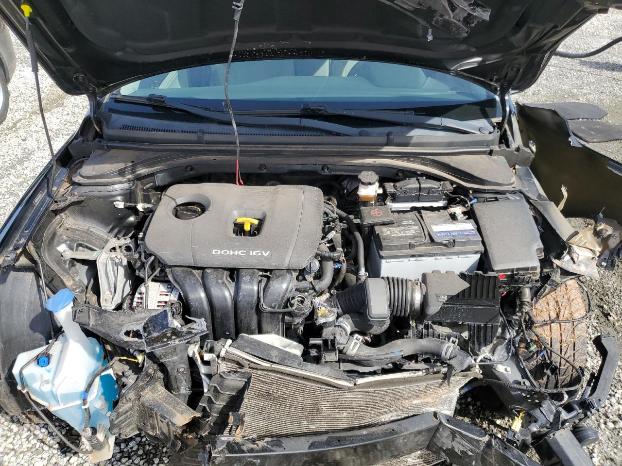 2018 Hyundai Elantra - Image 13