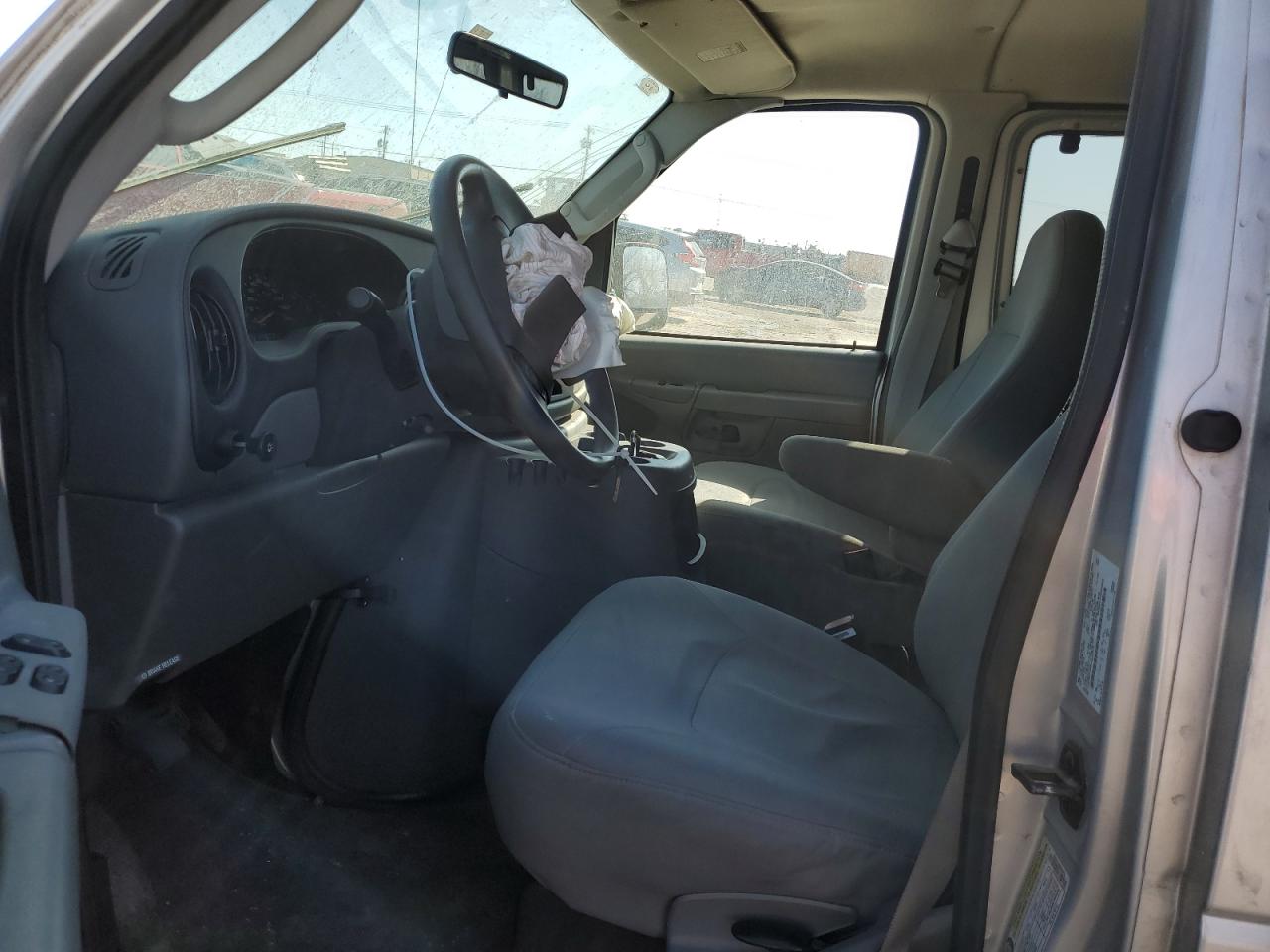 2005 Ford Econoline - Image 7