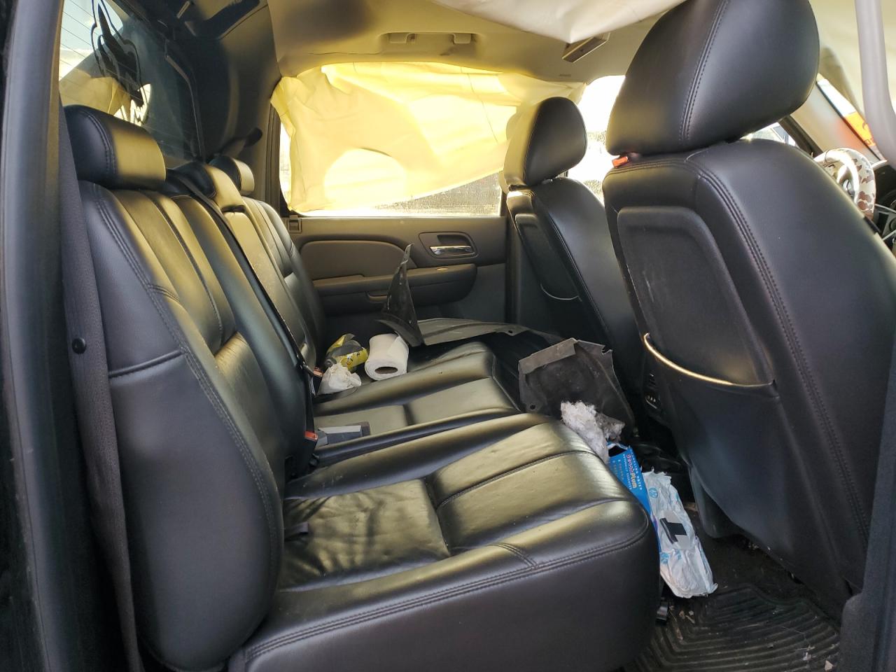 2010 Chevrolet Avalanche - Image 11