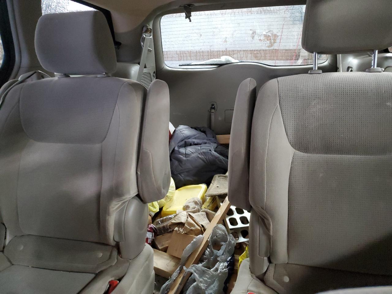 2005 Toyota Sienna - Image 10