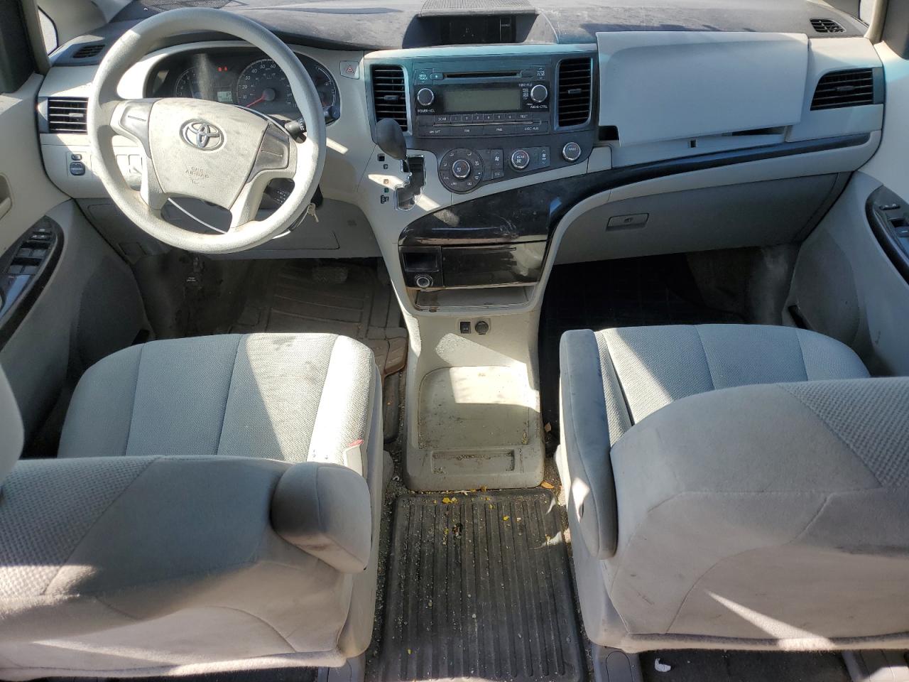 2013 Toyota Sienna - Image 8