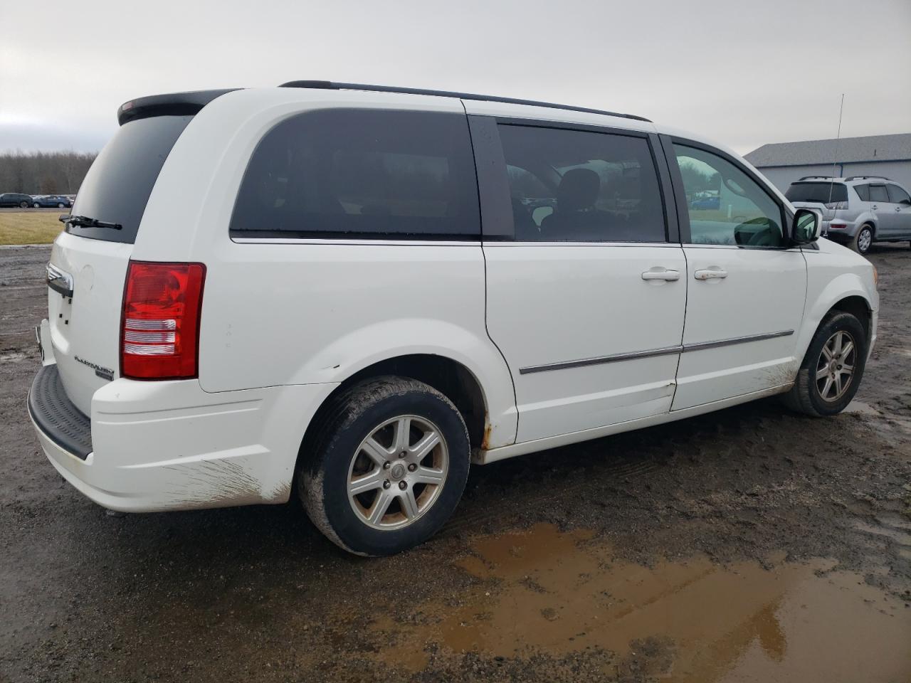 2010 Chrysler Town & Country - Image 3