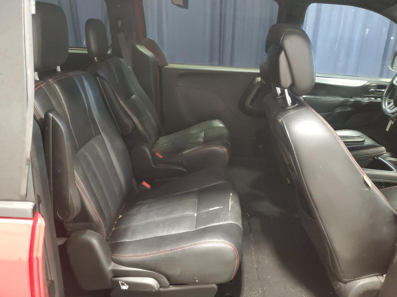 2015 Dodge Caravan - Image 11
