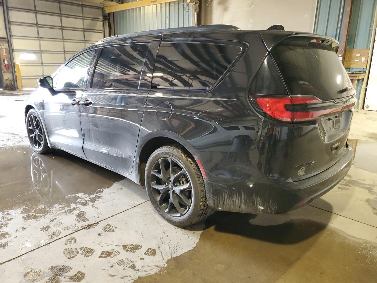 2022 Chrysler Pacifica - Image 2