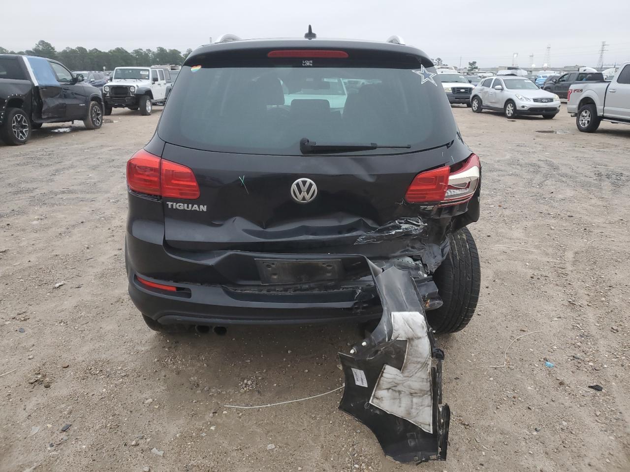 2017 Volkswagen Tiguan - Image 6