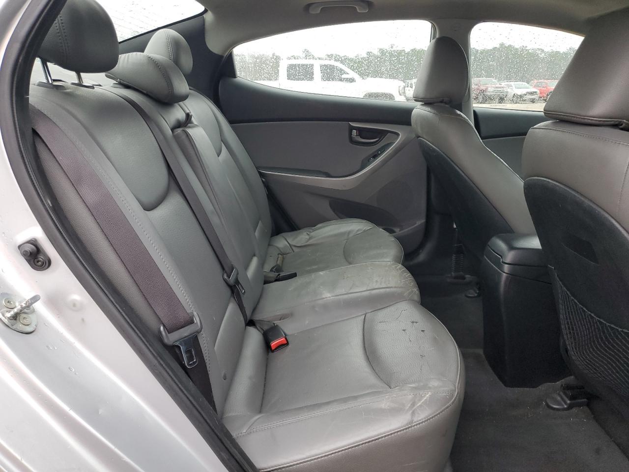 2013 Hyundai Elantra - Image 10