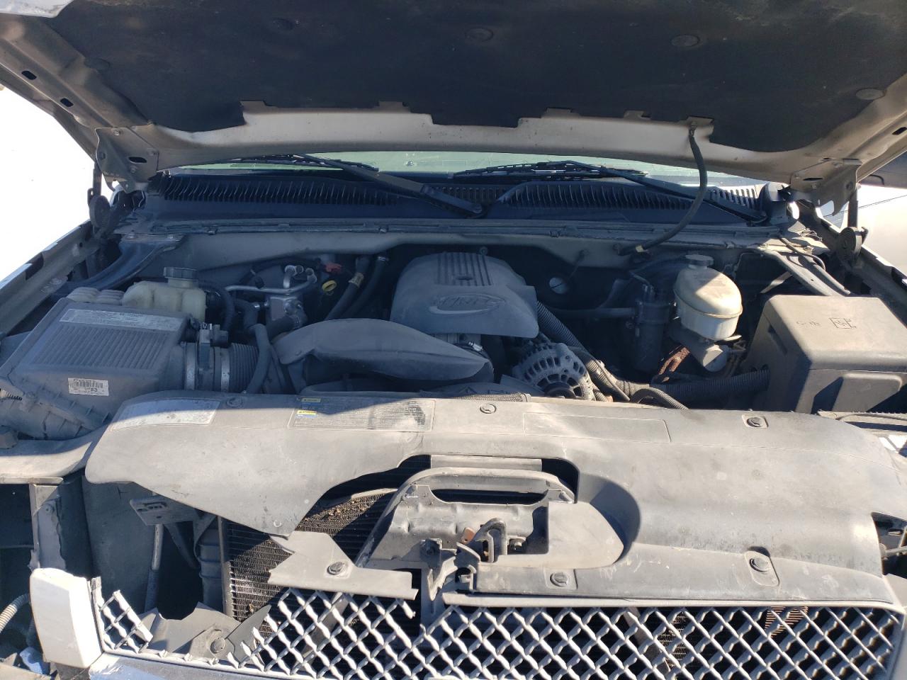 2004 Chevrolet Silverado - Image 13