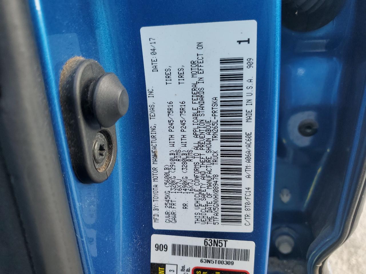 2017 Toyota Tacoma - Image 12