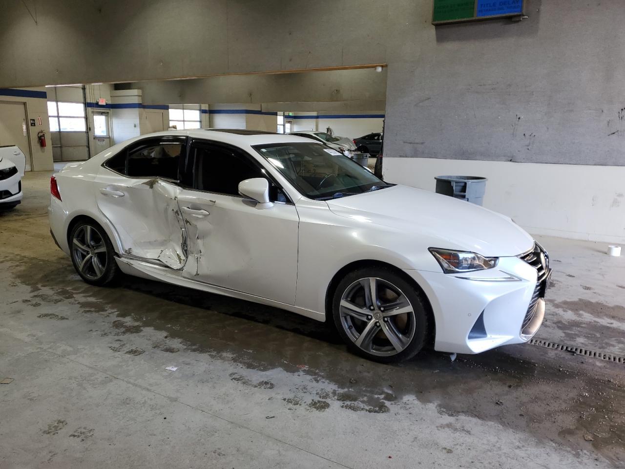 2017 Lexus IS - Image 4