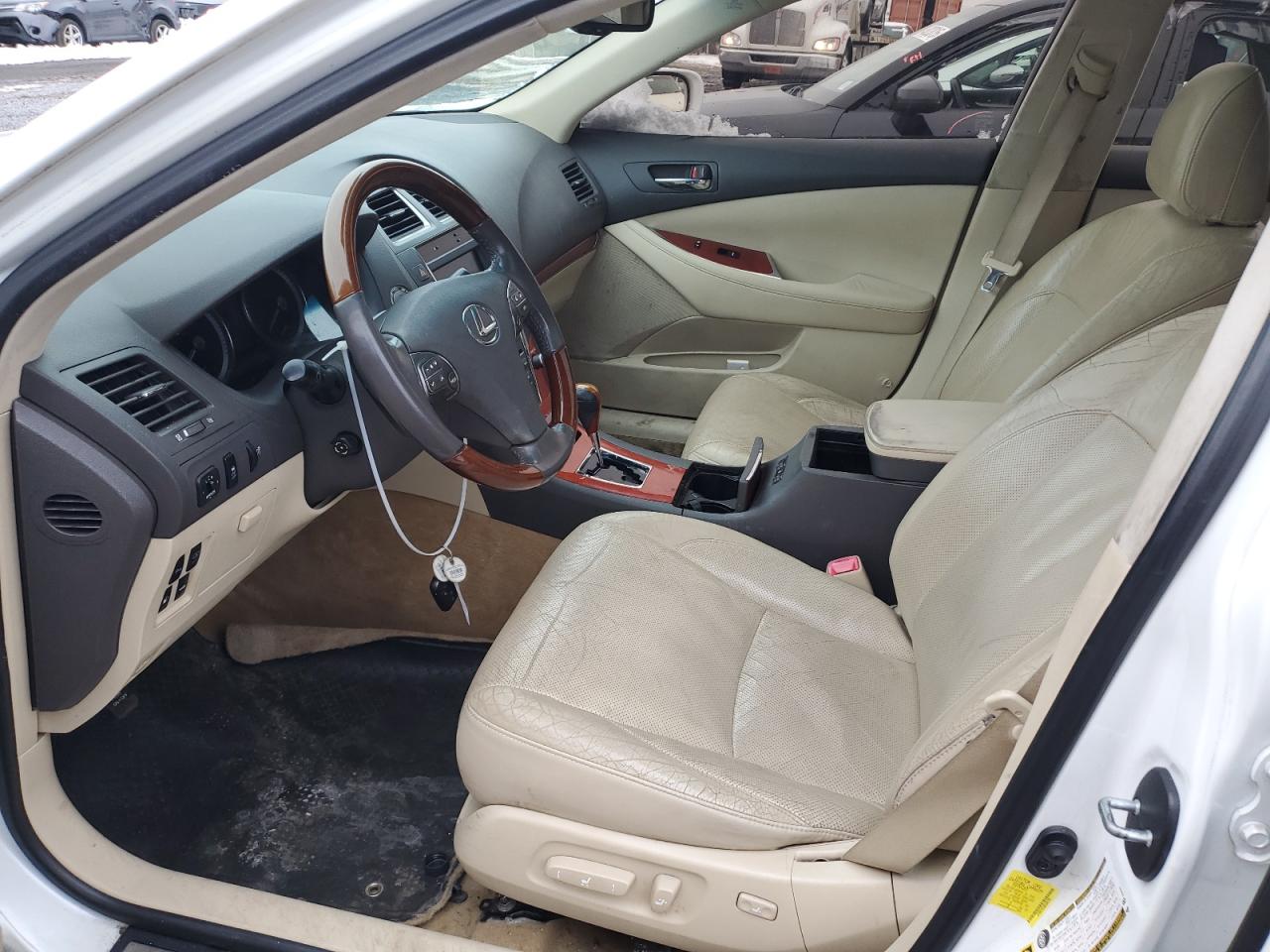 2011 Lexus ES - Image 7