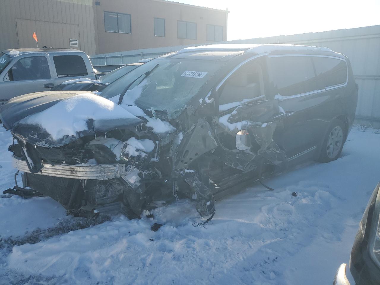 2017 Chrysler Pacifica Touring L Plus na sprzedaż w Kansas City, KS - All Over