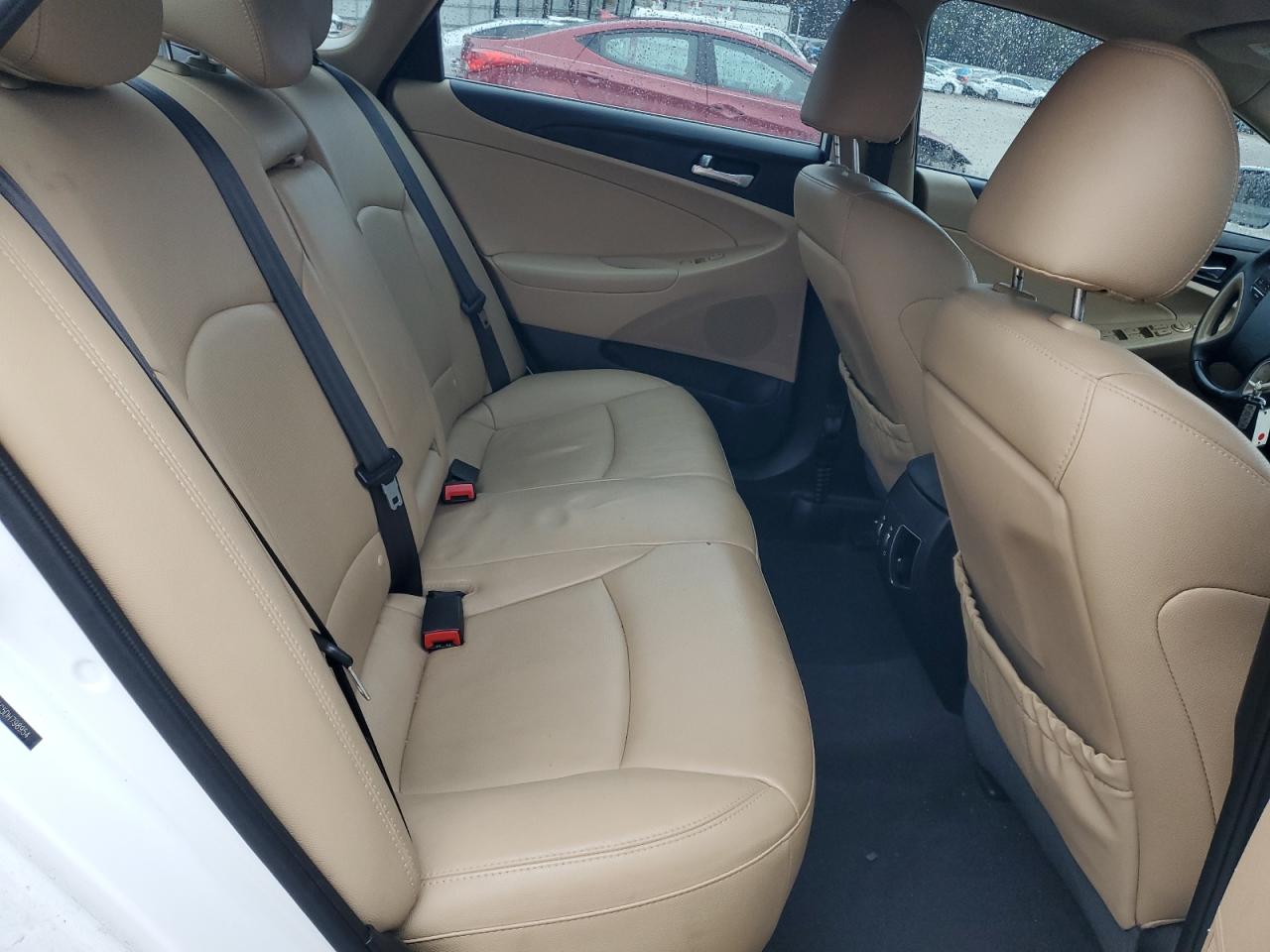 2013 Hyundai Sonata - Image 10