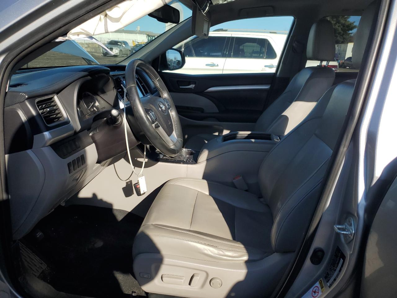 2015 Toyota Highlander - Image 7