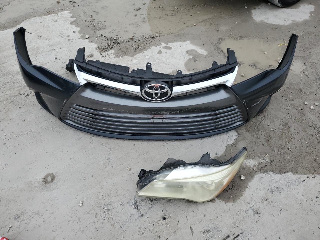 2016 Toyota Camry - Image 12