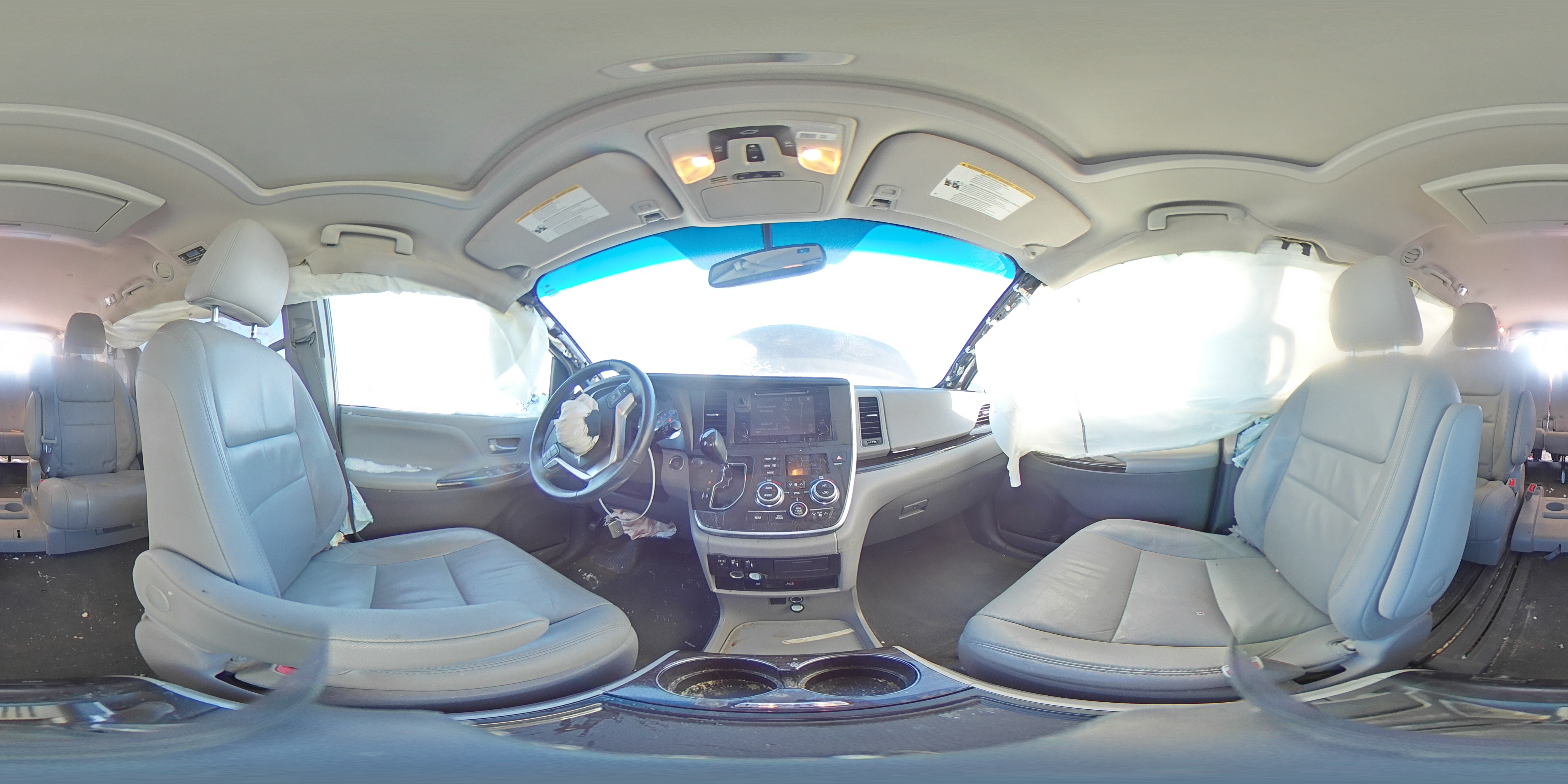 2017 Toyota Sienna - Image 14