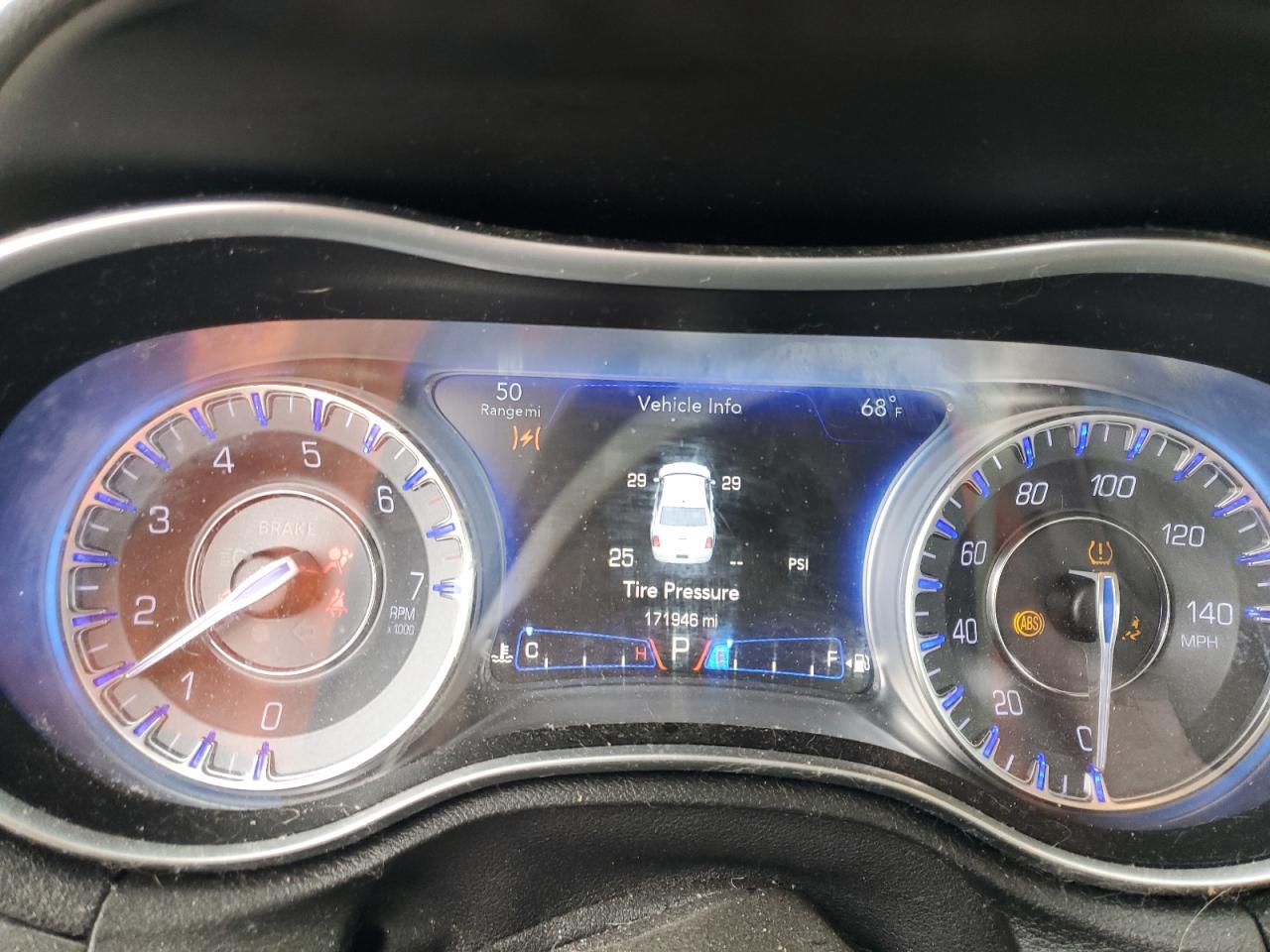 2018 Chrysler 300 - Image 9