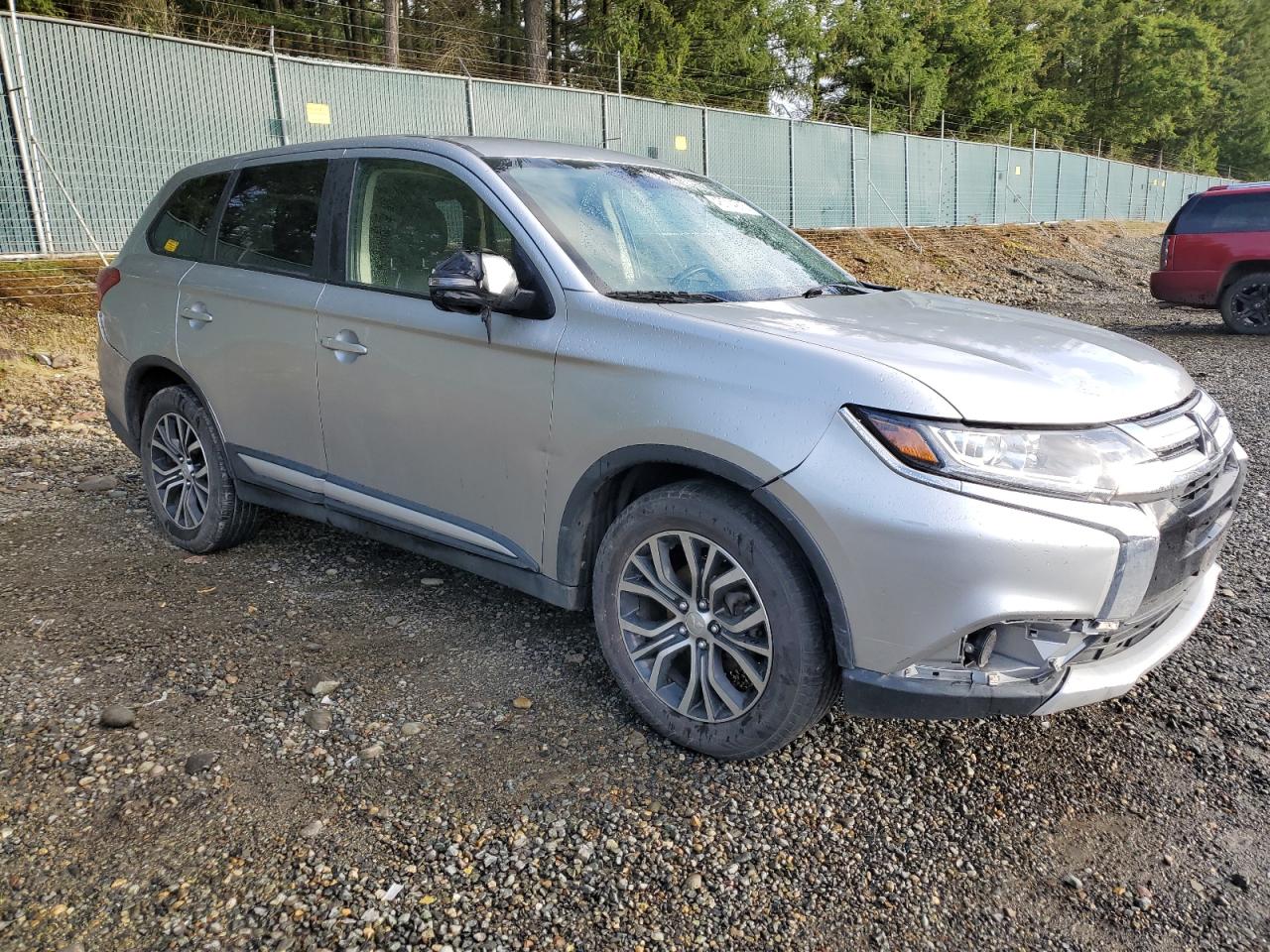 2018 Mitsubishi Outlander - Image 4