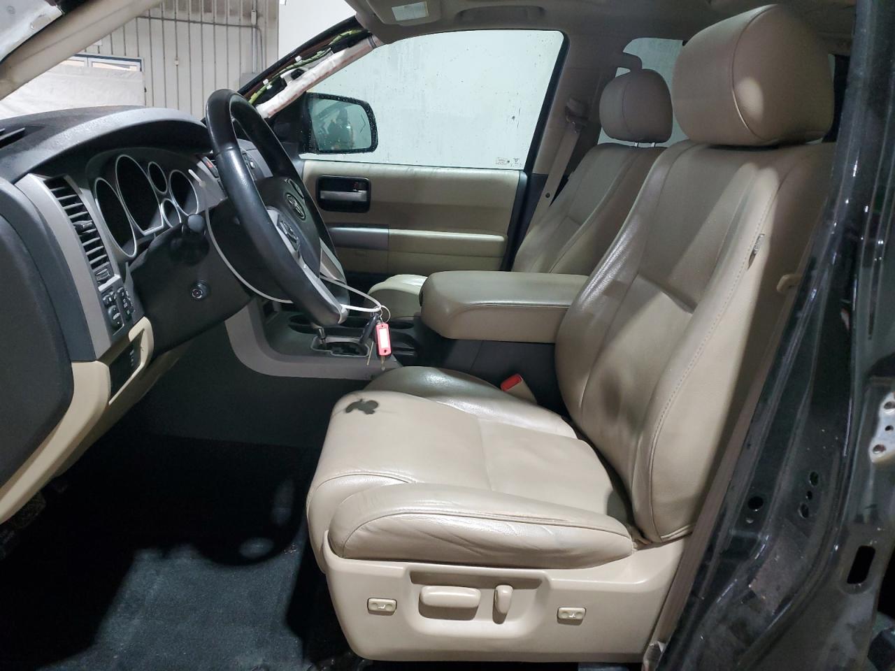 2017 Toyota Sequoia - Image 7