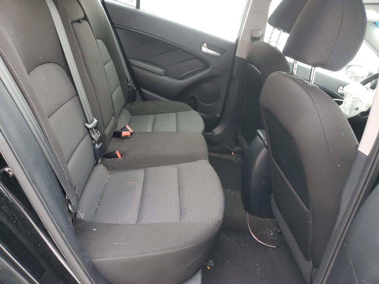 2017 Kia Forte - Image 10