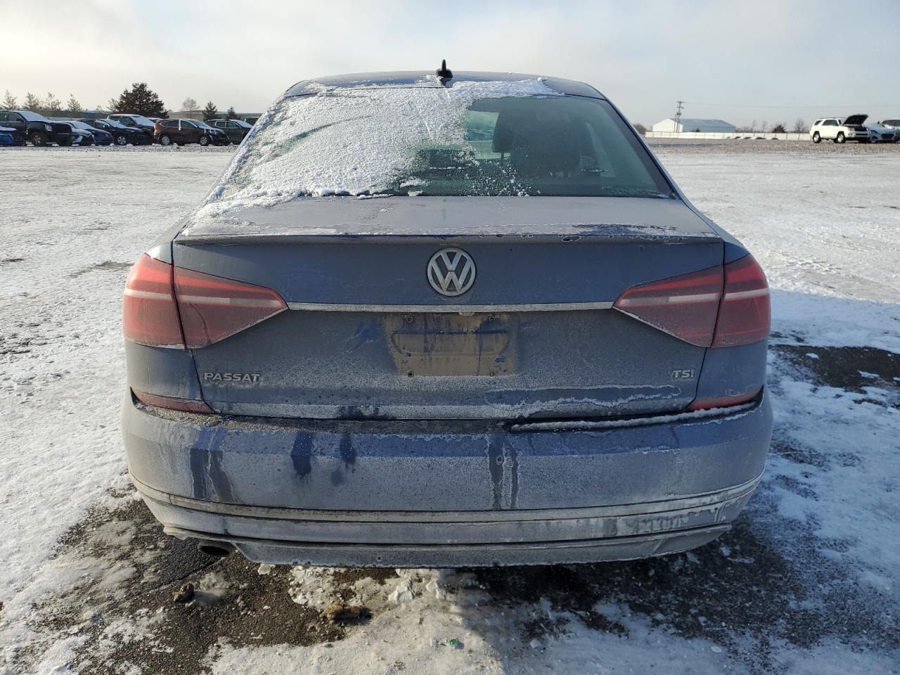 2017 Volkswagen Passat - Image 6