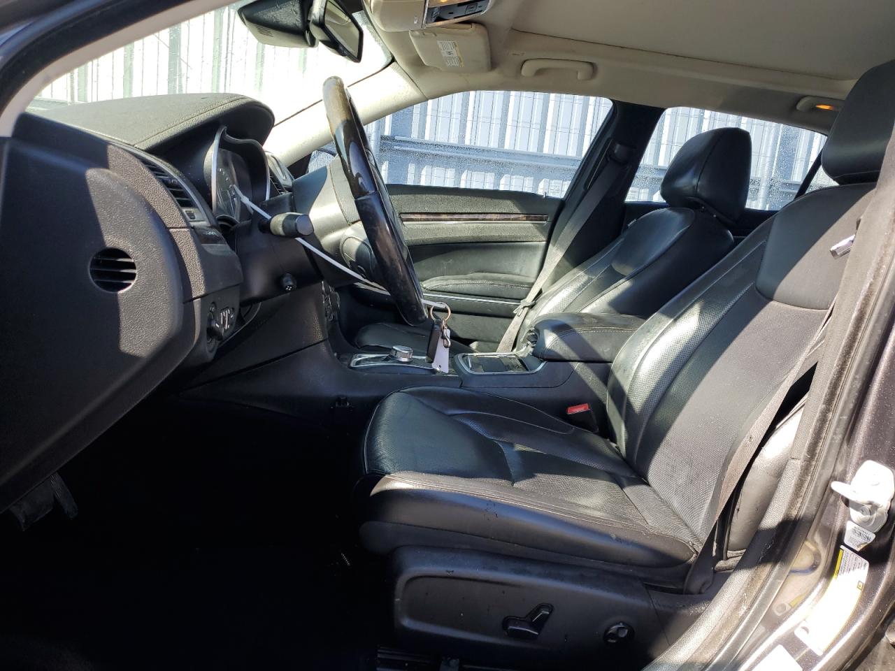 2017 Chrysler 300 - Image 7