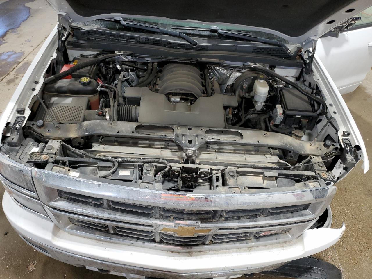 2015 Chevrolet Silverado - Image 11