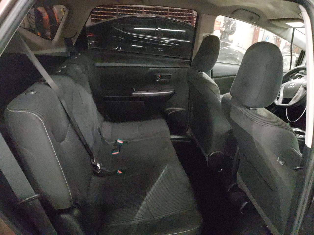 2017 Toyota Prius - Image 10