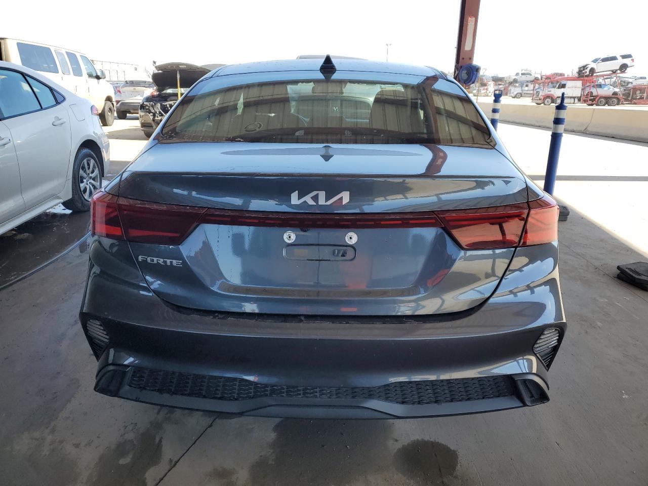 2022 Kia Forte - Image 6