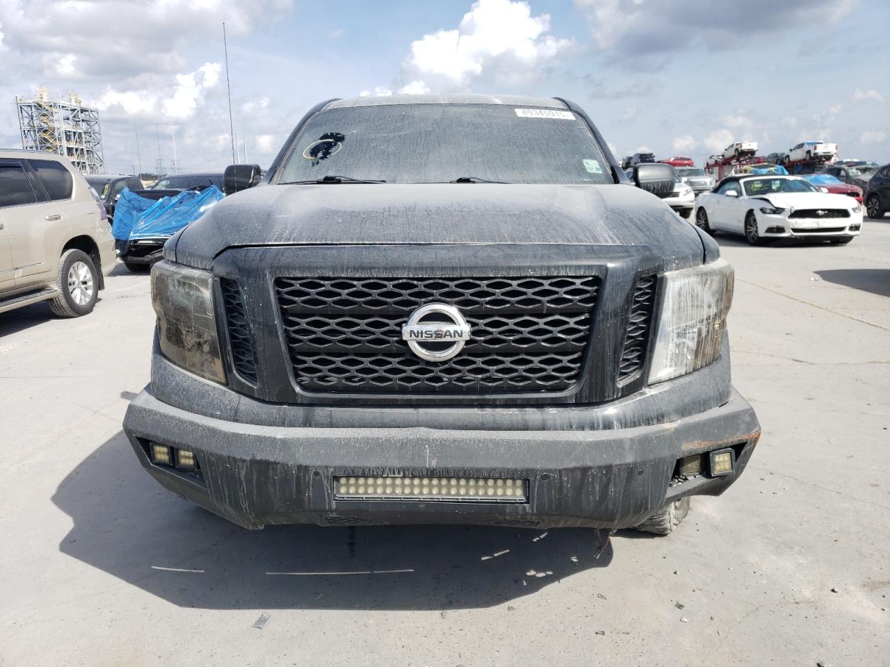 2017 Nissan Titan - Image 5