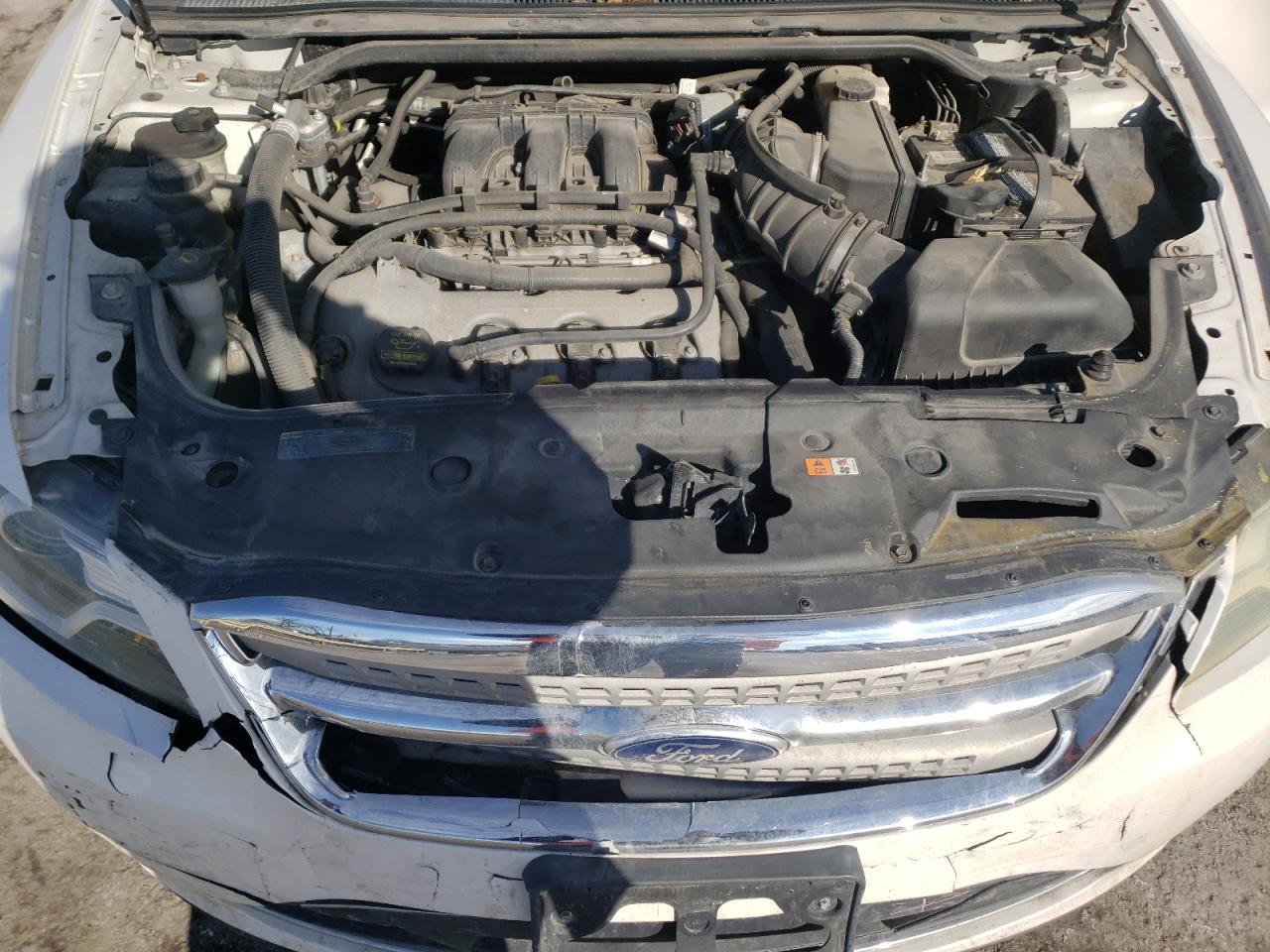 2011 Ford Taurus - Image 11