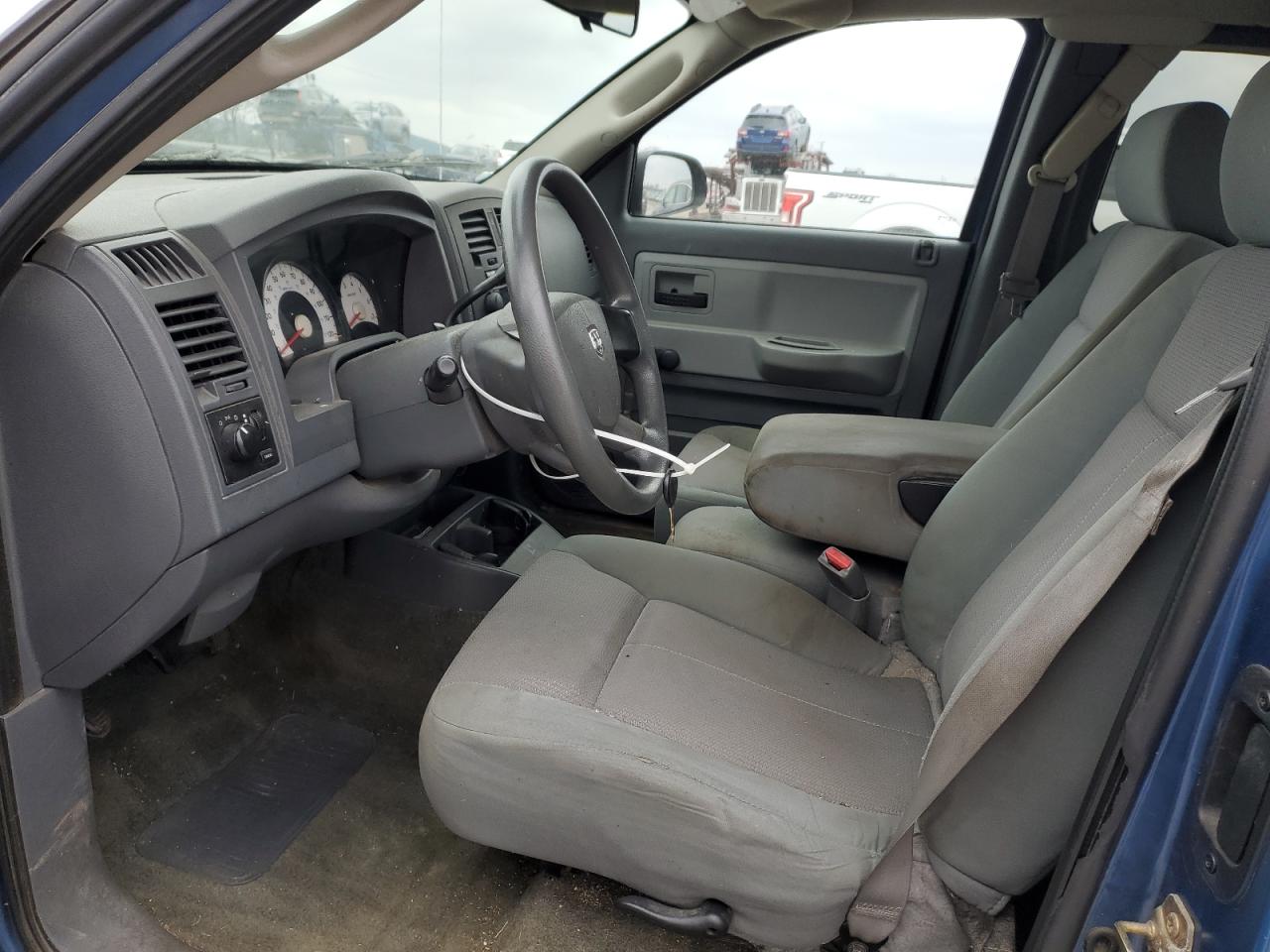 2005 Dodge Dakota - Image 7