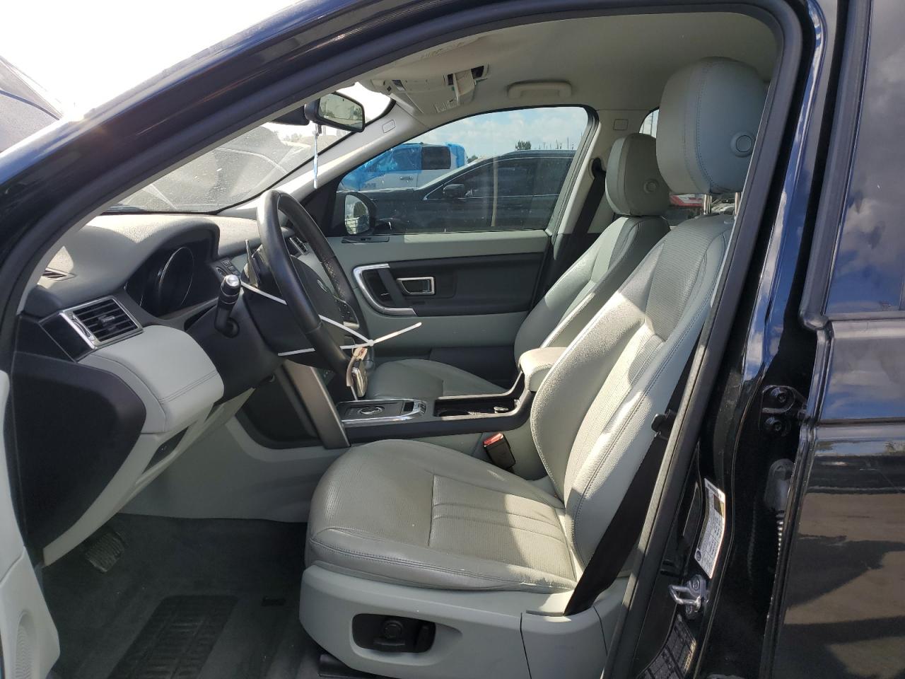 2019 Land Rover Discovery - Image 7