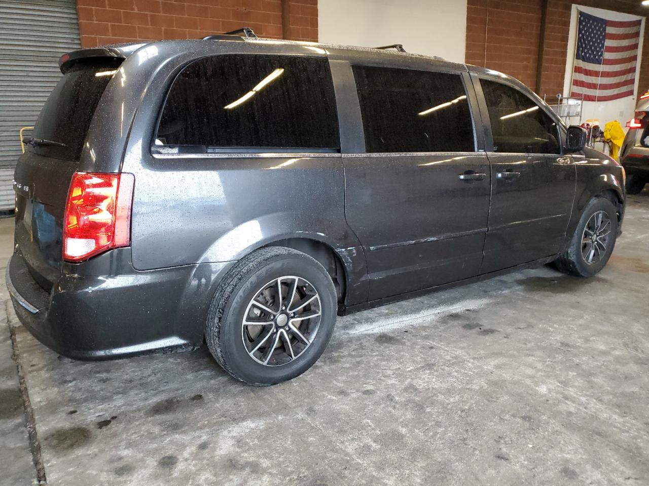 2012 Dodge Caravan - Image 3