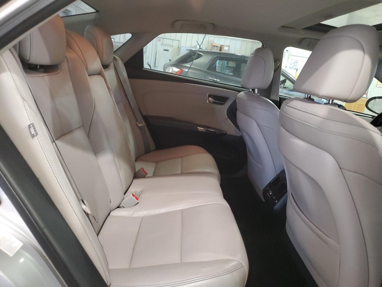2013 Toyota Avalon - Image 10