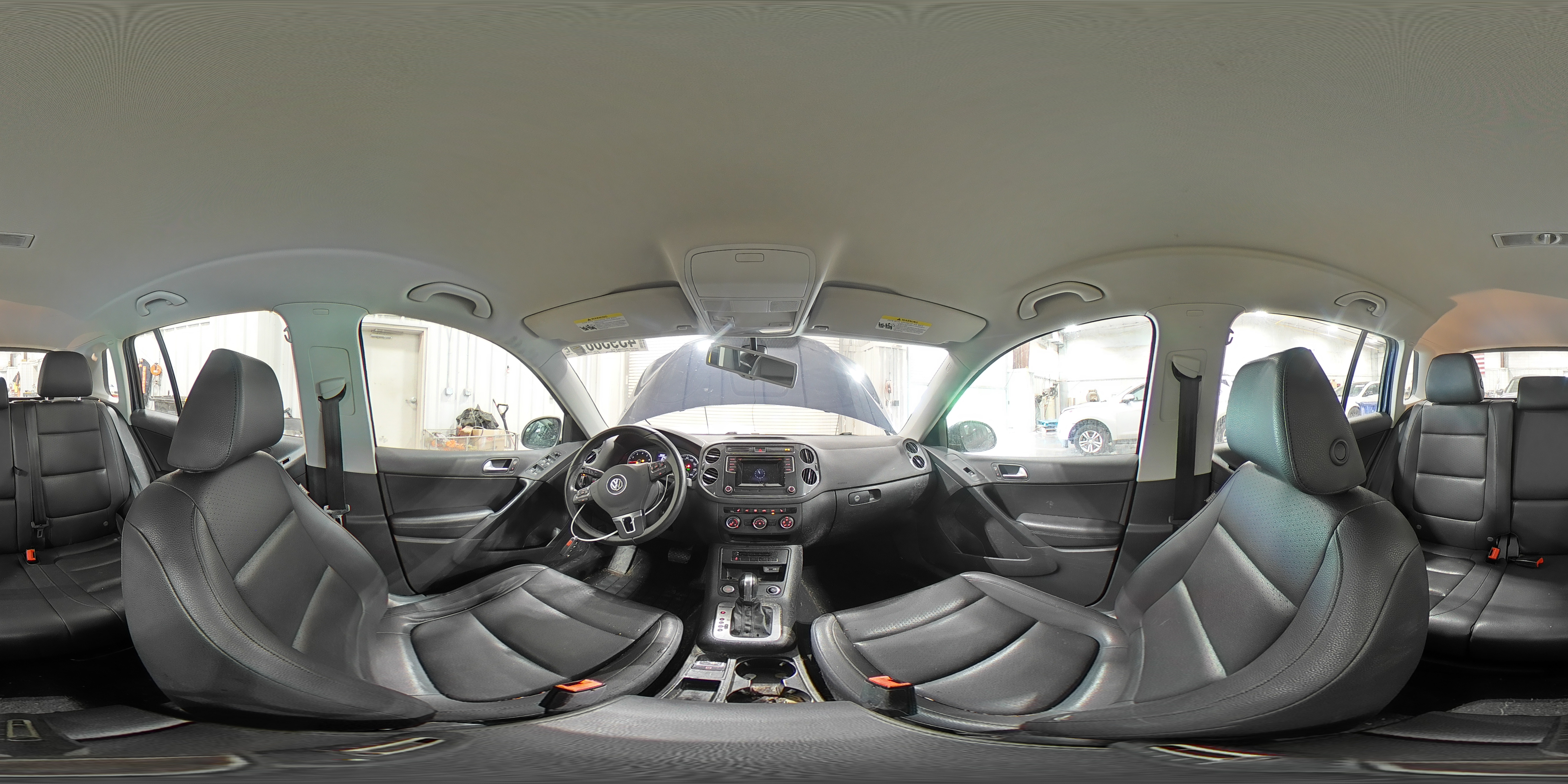 2016 Volkswagen Tiguan - Image 14