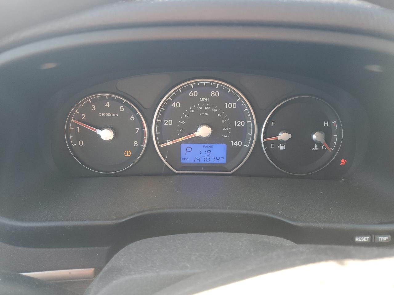 2012 Hyundai Santa Fe - Image 9