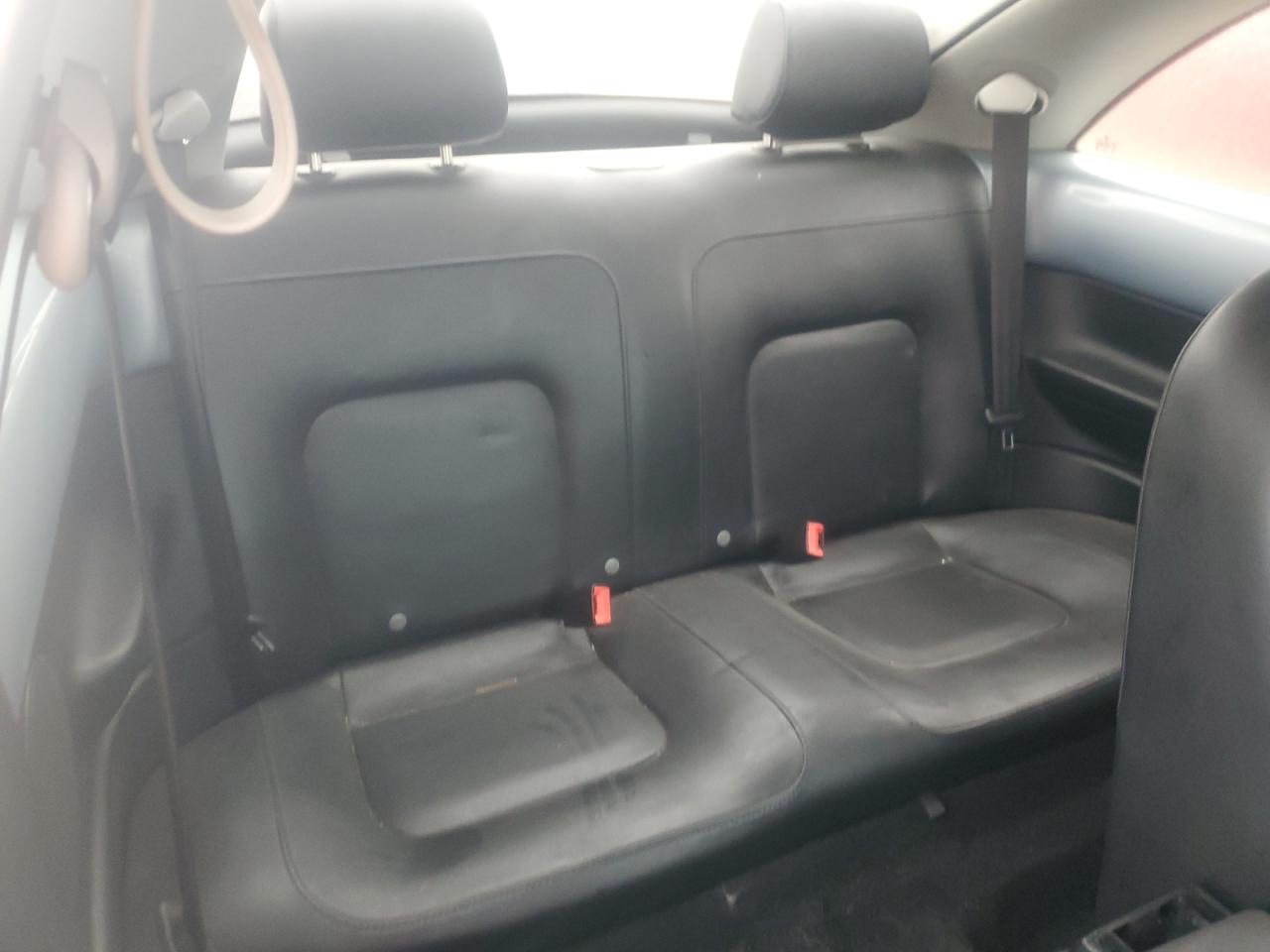 2010 Volkswagen Beetle - Image 10