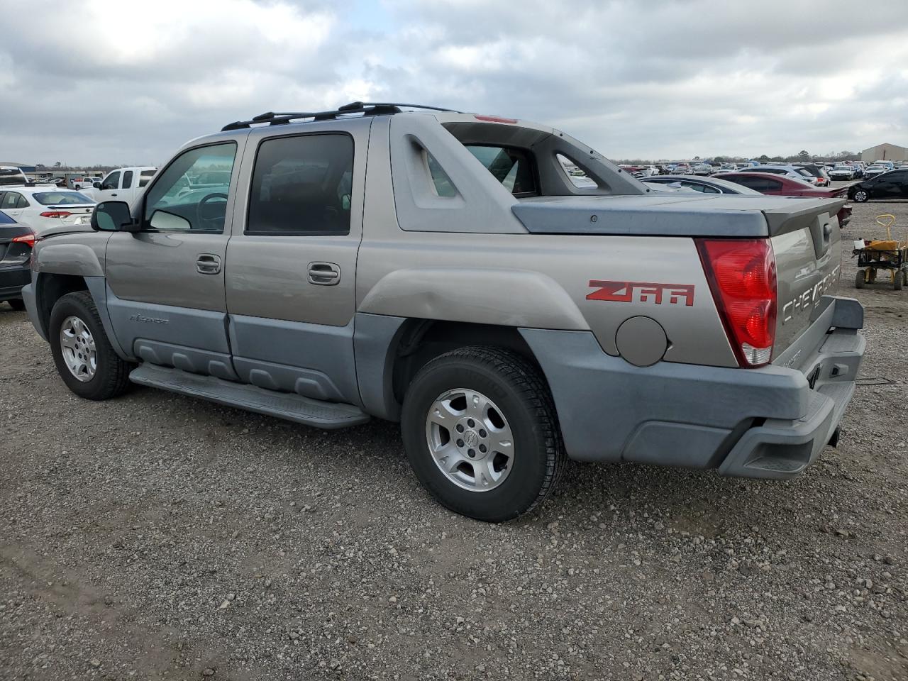 2002 Chevrolet Avalanche - Image 2