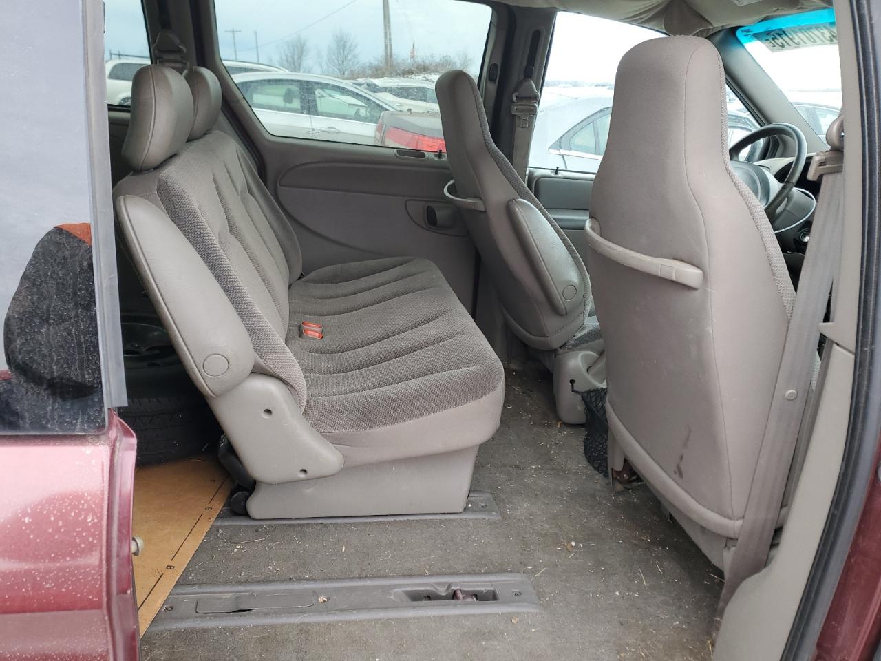 2003 Dodge Caravan - Image 11