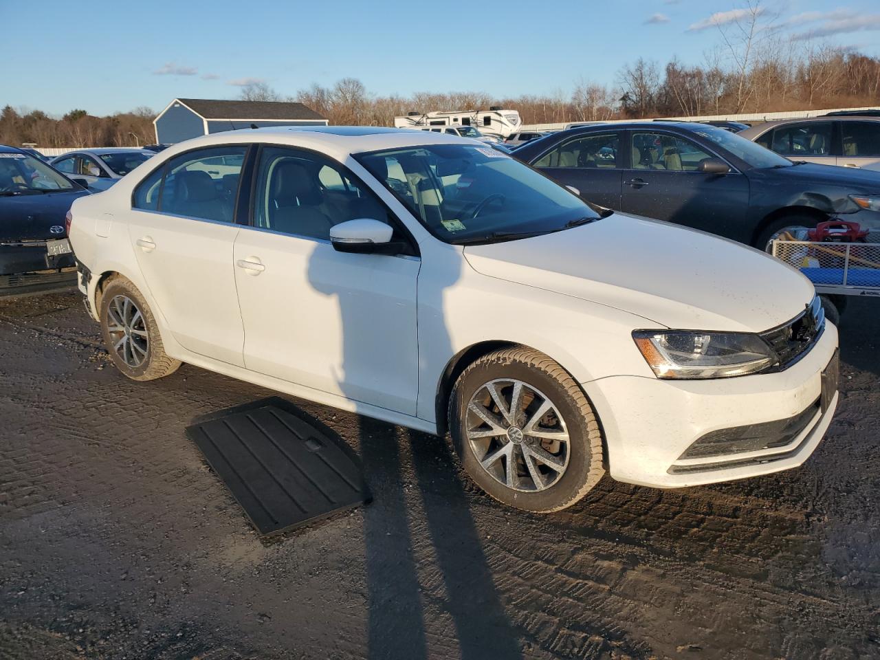2017 Volkswagen Jetta - Image 4