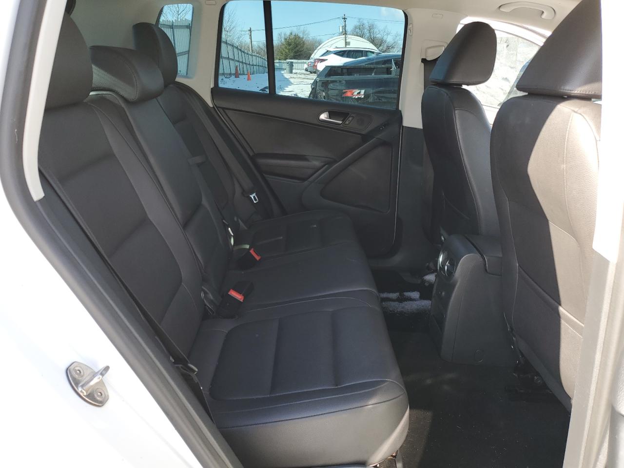 2016 Volkswagen Tiguan - Image 12