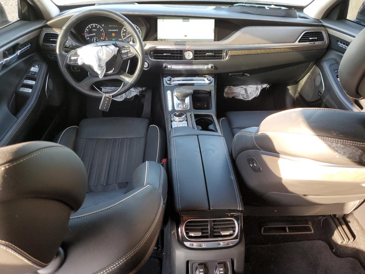 2022 Genesis G90 - Image 8