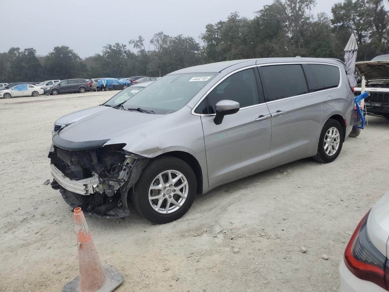 2017 Chrysler Pacifica - Image 1