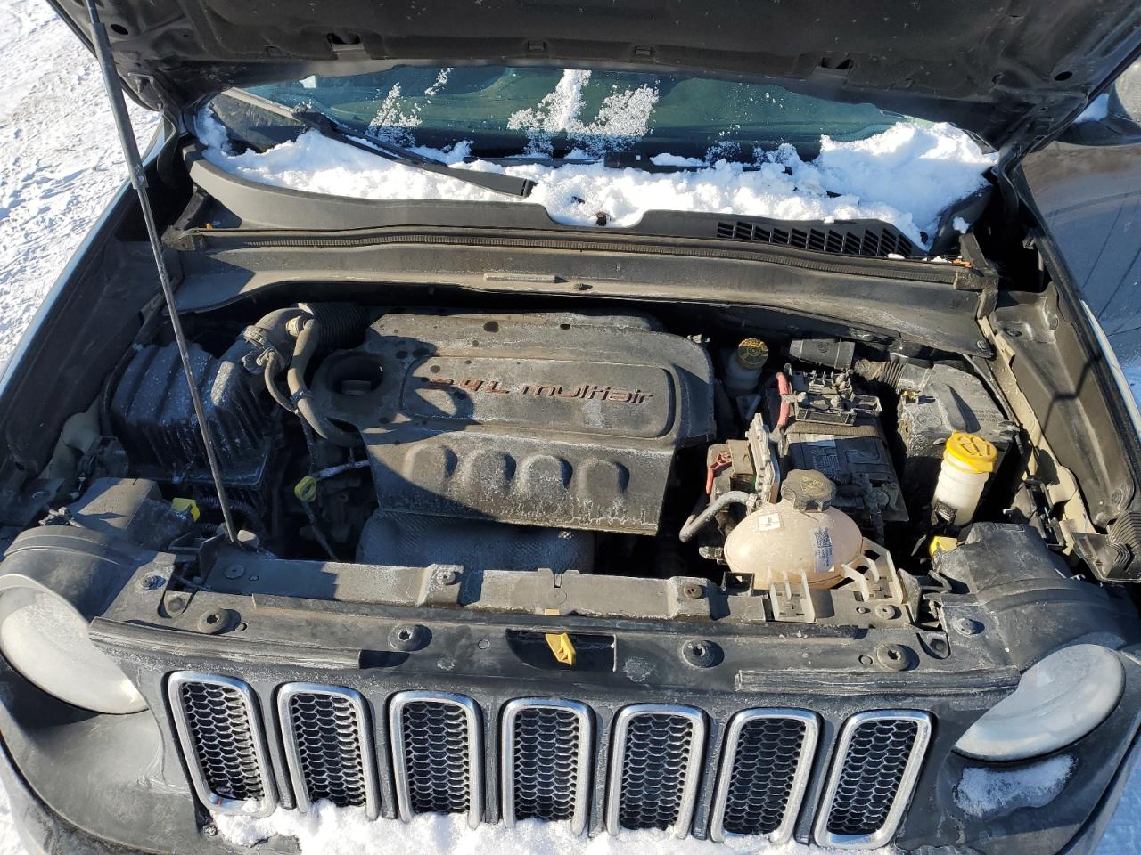2015 Jeep Renegade - Image 13