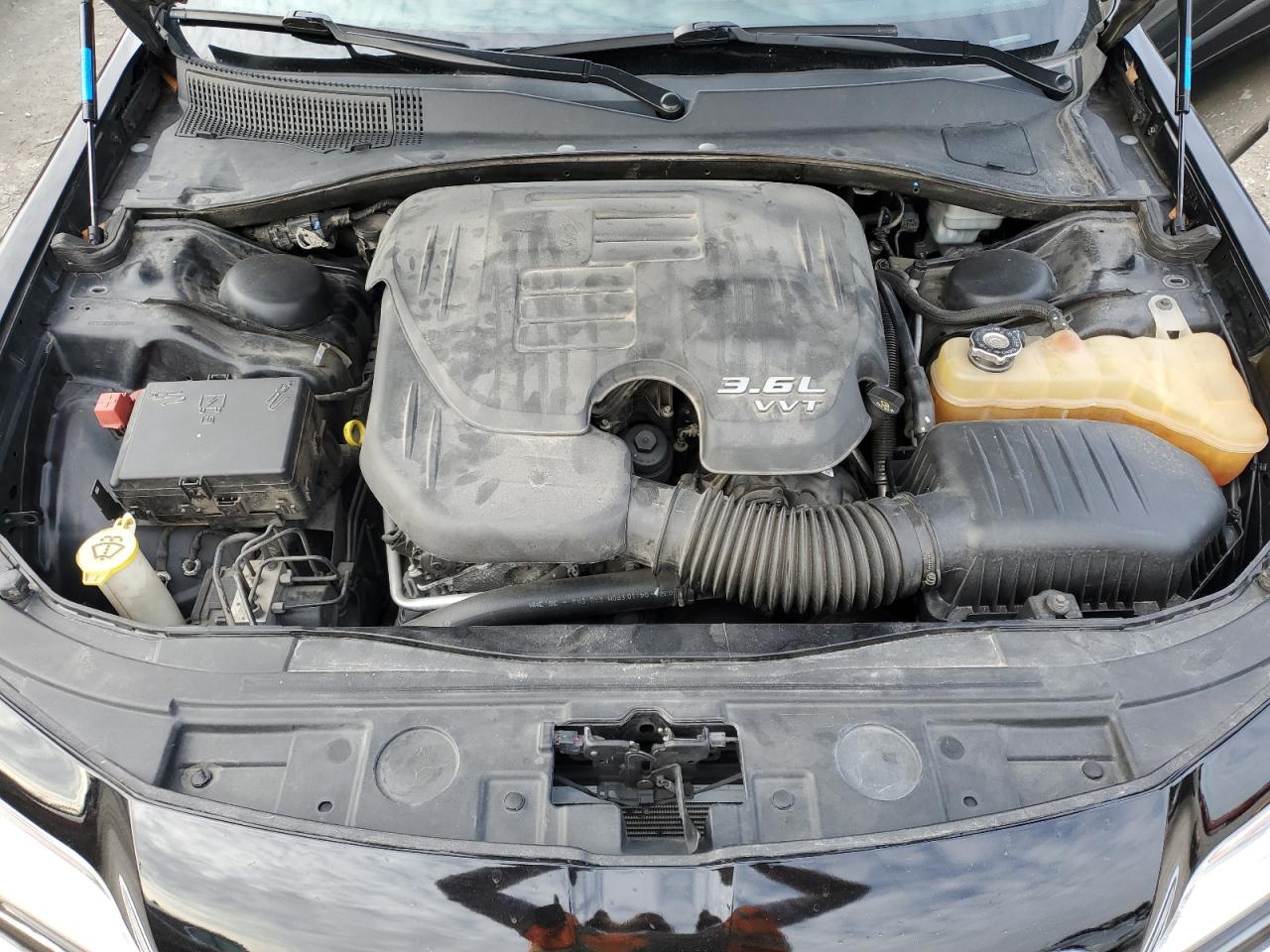 2012 Chrysler 300 - Image 11