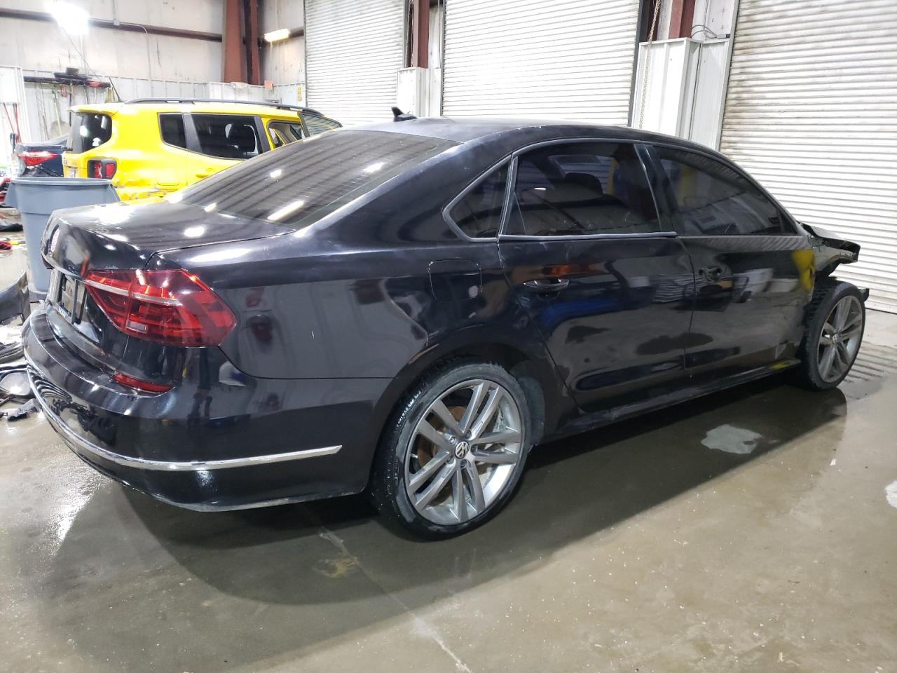 2018 Volkswagen Passat - Image 3