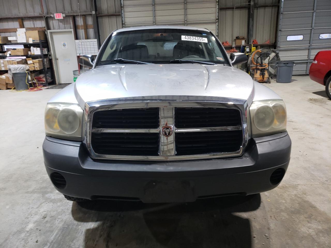 2006 Dodge Dakota - Image 5