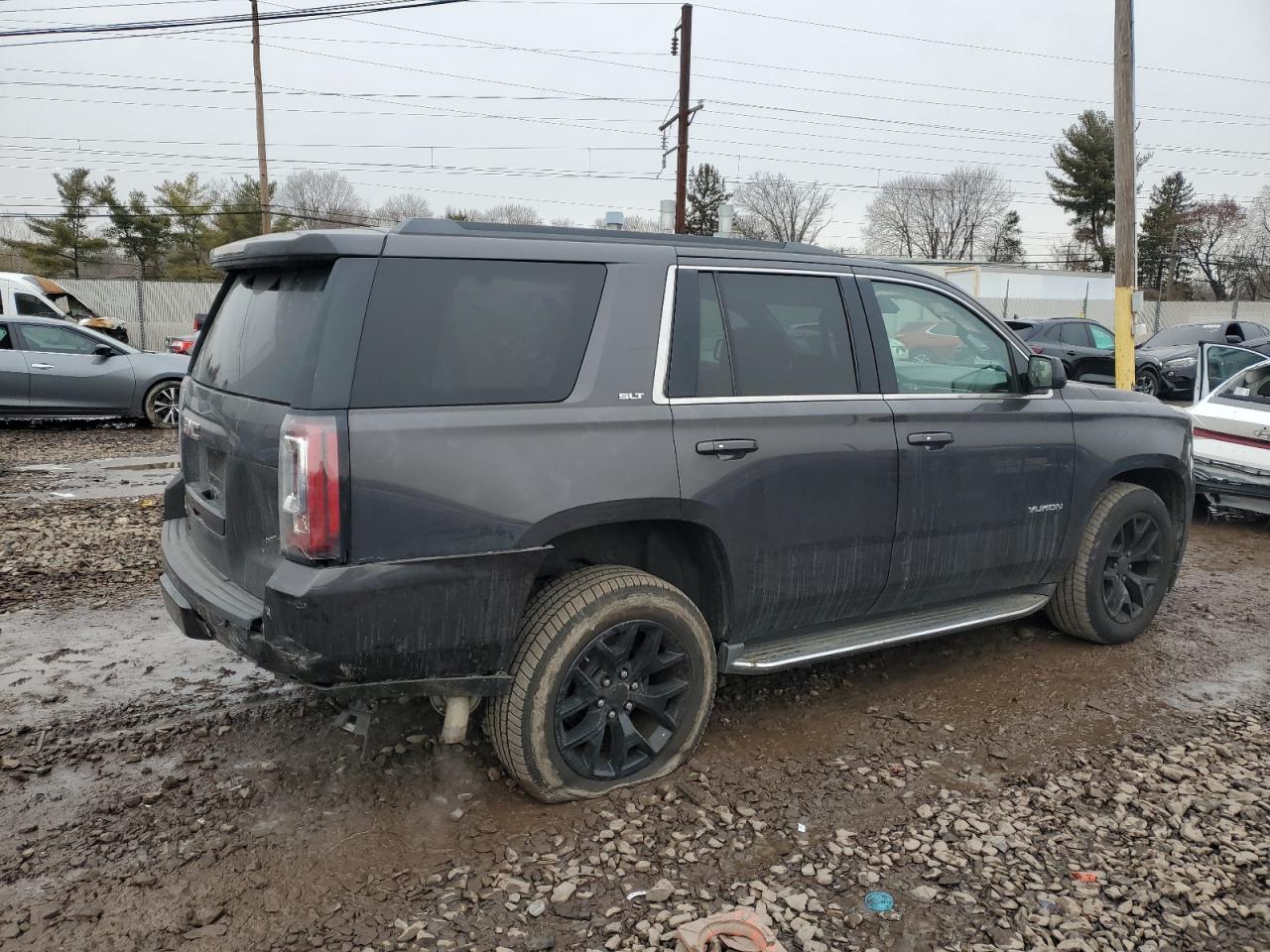 2016 GMC Yukon - Image 3